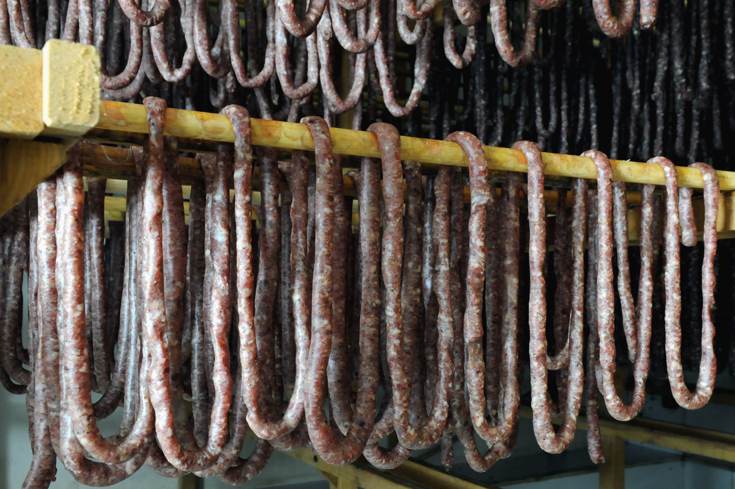 DSC_9124 Maison Pouget | Boucherie - Charcuterie à Bourg-Madame et Err - Pays Catalan - Cerdagne - Séchoir maison
